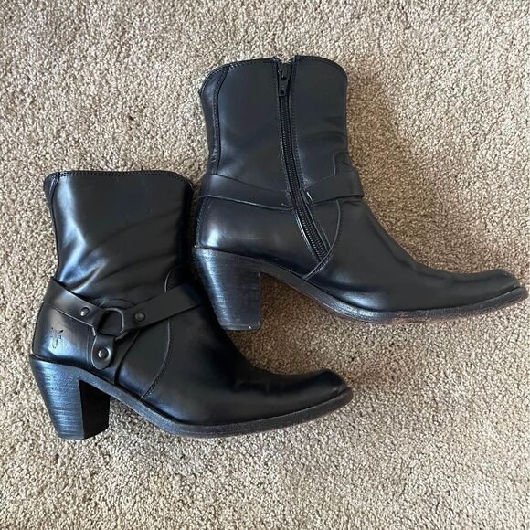 Frye Romy Ring Harness Black Leather Western Ankle Boots size 6 - Picture 3 of 8
